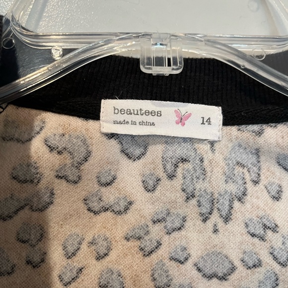 Leopard cropped zippered jacket. Super cute! - Picture 4 of 4